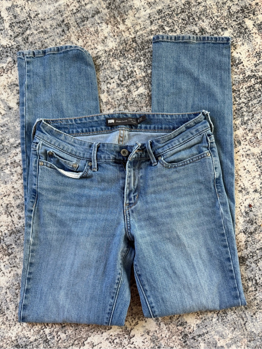 Levi's Women's Medium Blue Slight Curve Classic Rise Straight Leg Jeans